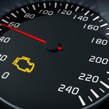 đèn check engine ô tô bật sáng tại VinCar