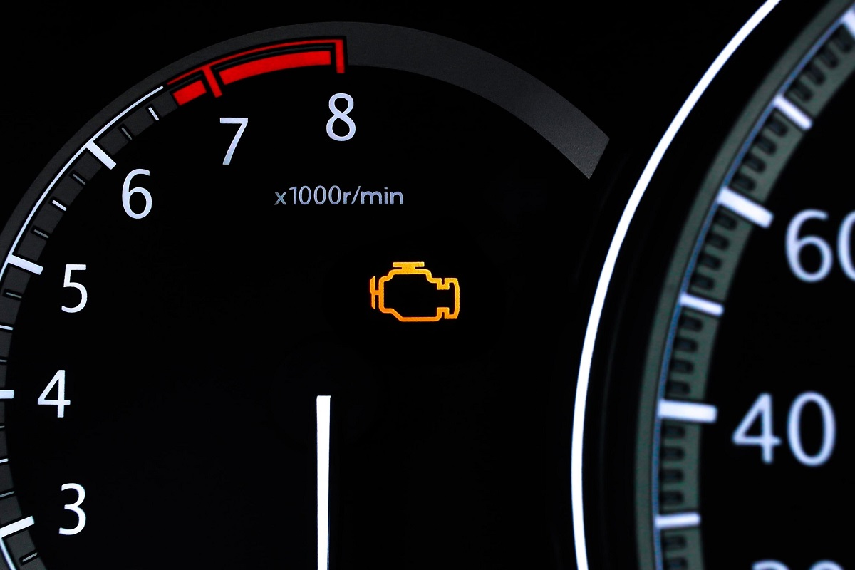 đèn check engine bật sáng xe yếu